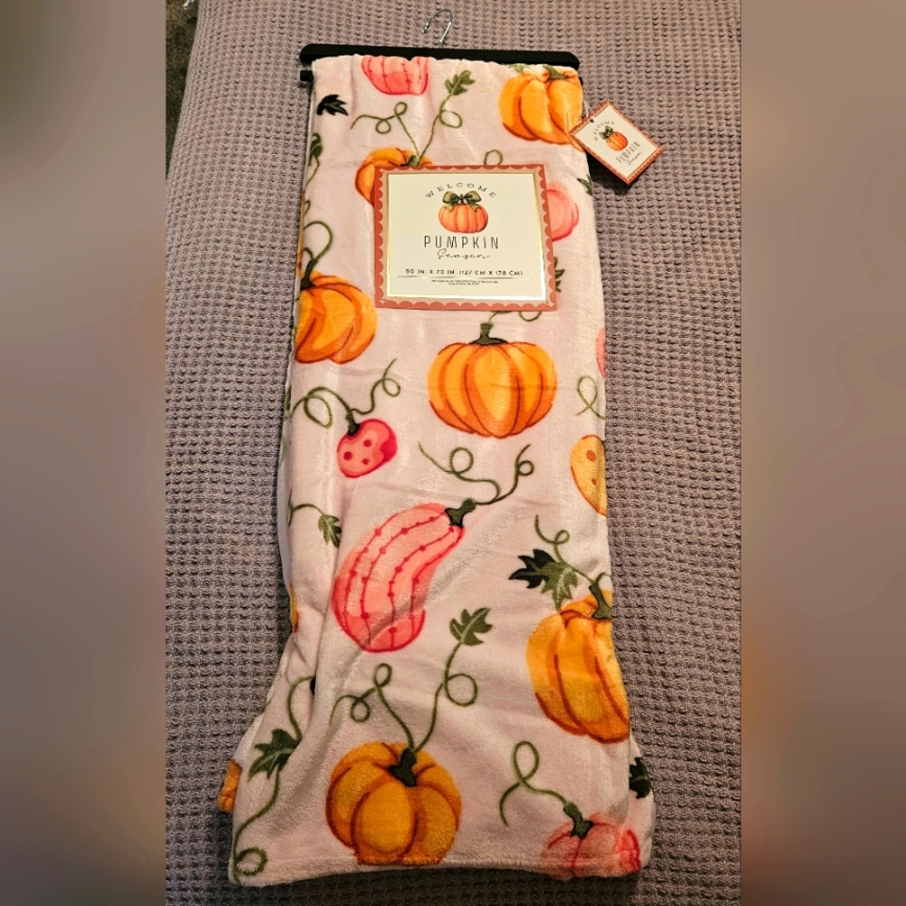 Pumpkins & Gourds Pink & Orange Soft Throw Blanket Fall Halloween